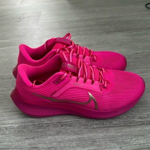 Women’s Nike Pegasus 40. Neon pink. Size 7.5
